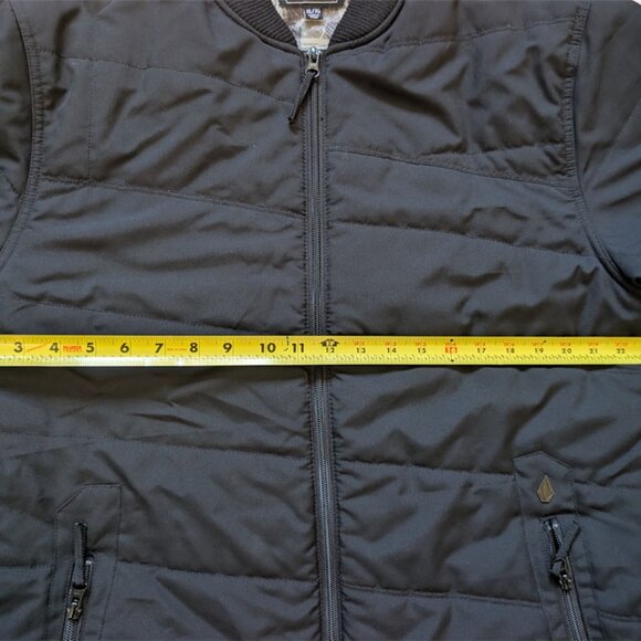 Volcom Black Bomber Jacket quilted Size XL - Picture 3 of 3